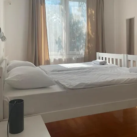 Charming & Cozy Flat With Free Parking In Apartment