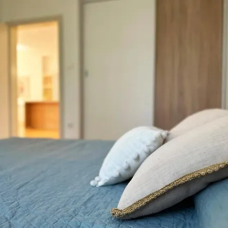 Charming & Cozy Flat With Free Parking In