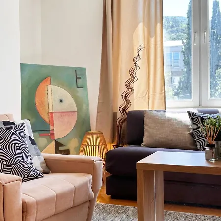 Apartment Charming & Cozy Flat With Free Parking In Skopje