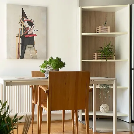 Charming & Cozy Flat With Free Parking In Apartment *